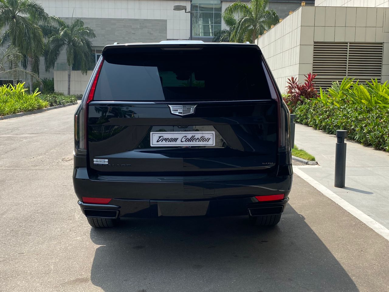 Cadillac Escalade ESV Sport angle 4